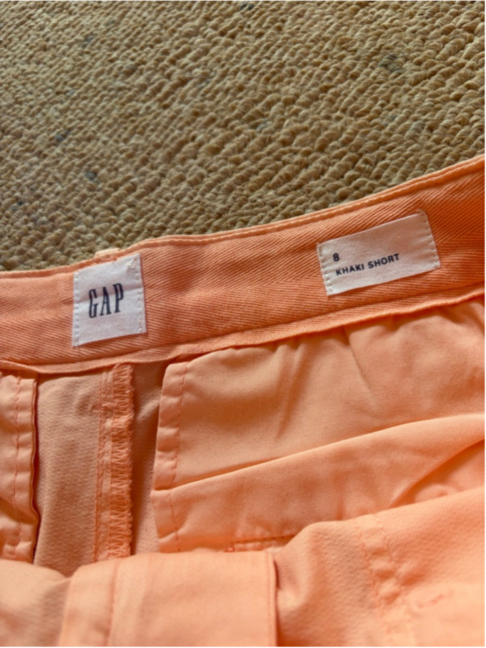 Women's GAP Peach 5” Mid Rise Girlfriend Khaki Shorts Size 8 - Picture 3 of 5